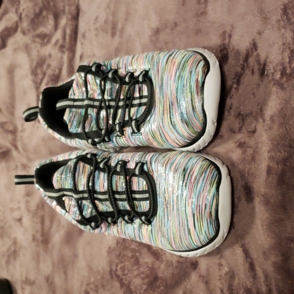Tennis‎ shoe